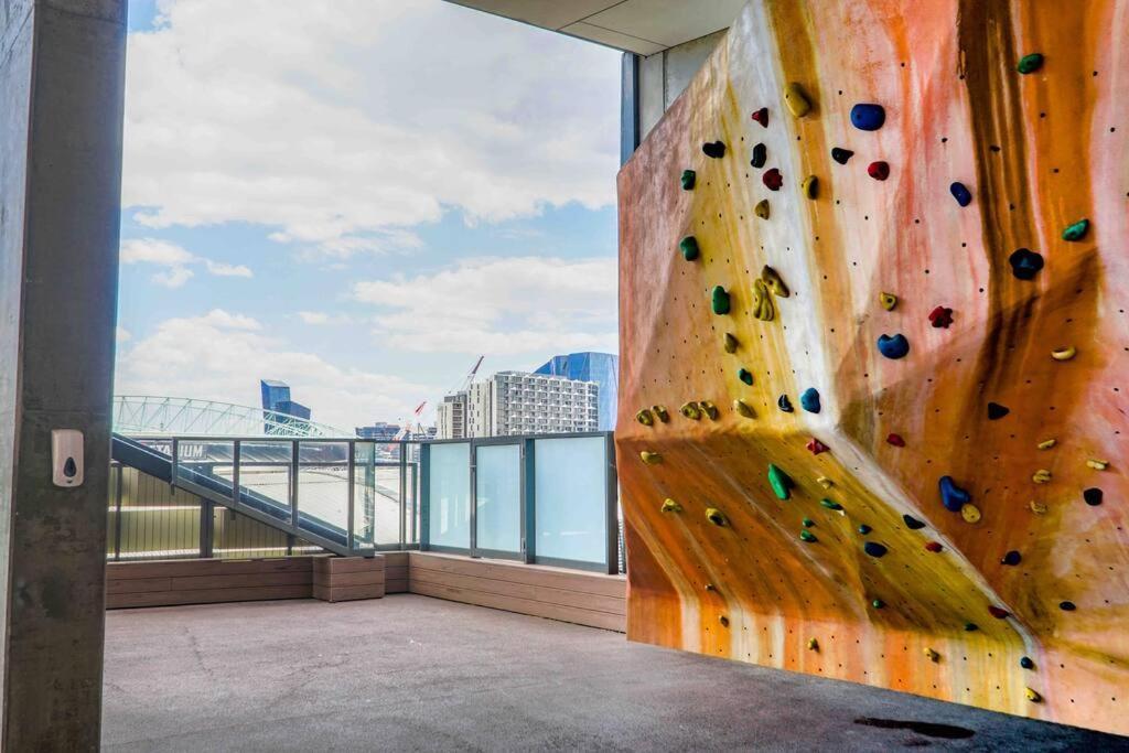 Best Location In The Cbd; Pool, Gym, Rockclimbing +7 Other Amenities Daire Melbourne Dış mekan fotoğraf